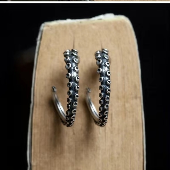 Vintage Style Earrings With Octopus Tentacle|Unisex Marine Animal Hoop Earrings - Picture 6 of 7